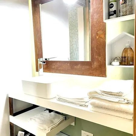 アパート Cozy In The Heart Of - 50 Sqm + Fireplace フィレンツェ